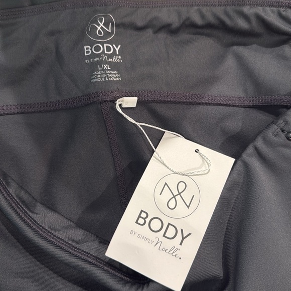 Body Gray Leggings with Pockets - Size L/XL - Picture 8 of 10